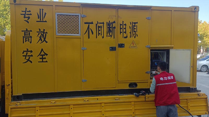 西安柴油发电机组和UPS电源配合使用时，如何避免切换过程中的电力中断？